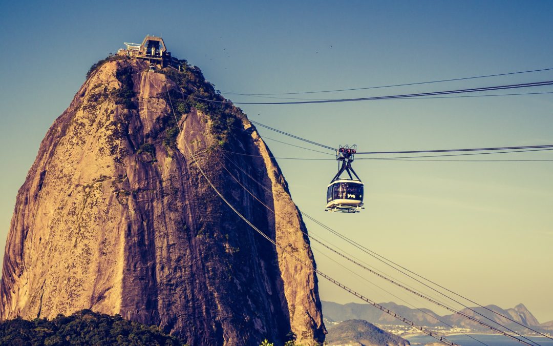 Time‑Rich, Cash‑Flowing: Passive vs. Active Remote Income for the Solo Luxury Expat Earner